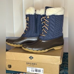 Sperry Big Kid Size 6, 38 EU quilted duck boots